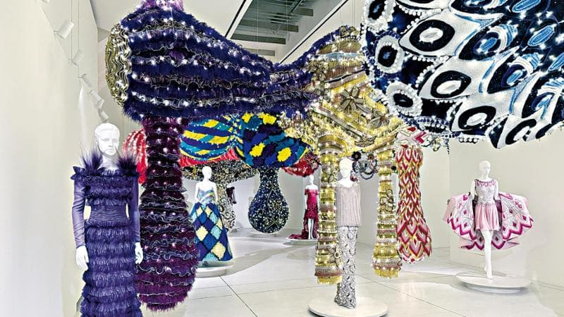 Joana Vasconcelos: “Il dono finale di Valentino” 1