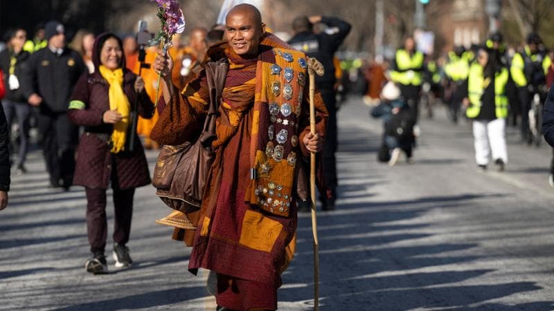 La camminata per la pace di 19 monaci buddisti attraverso gli Stati Uniti 1