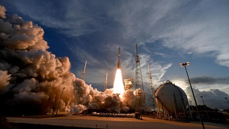 La competizione per la Luna si intensifica: Musk sfida Bezos nella creazione della prima colonia lunare. 1