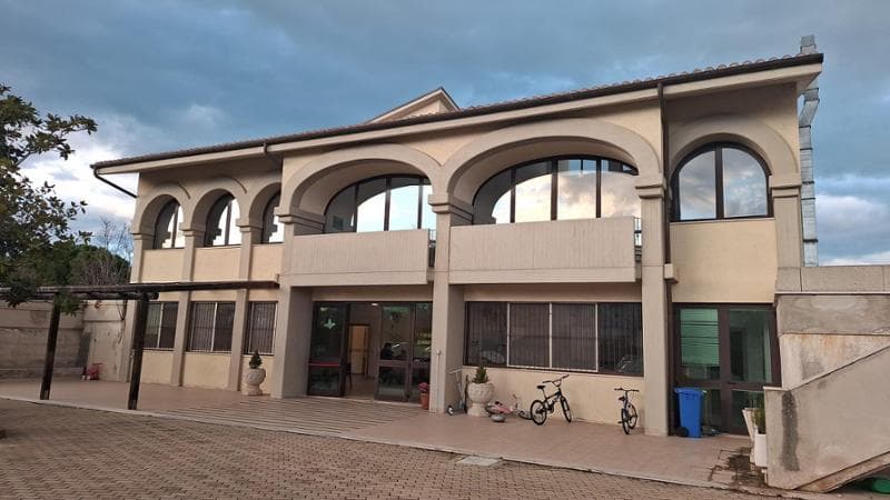 La famiglia nel bosco, nella struttura che accoglie i bambini e Cate. "Noi operatori aggrediti e minacciati" 1