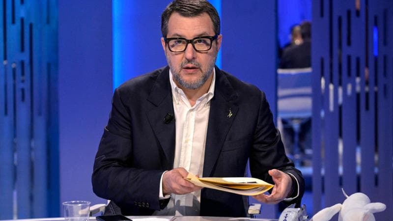 Le reazioni all'arresto dell'agente di polizia Carmelo Cinturrino, Salvini: "Chi commette errori in uniforme deve affrontare conseguenze maggiori" 1