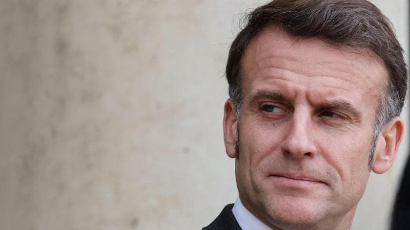 Macron in difficoltà per l'apertura di Milano-Cortina: evita di mostrarsi al fianco di Vance. 1