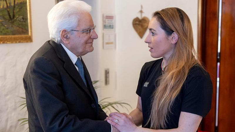 Mattarella fa battute sul calcio con Goggia e chiama Arianna Fontana: “È stata eccezionale” 1