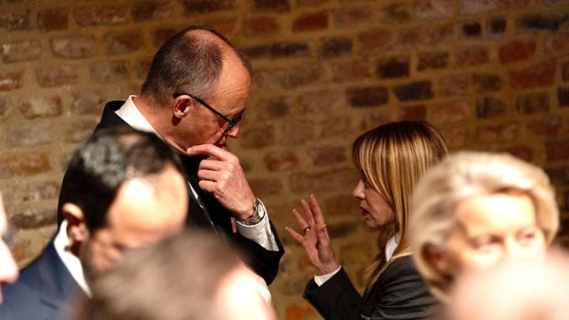 Merz abbandona la missione e Meloni si allinea con Berlino. A Washington presenti solo i ministri. 1