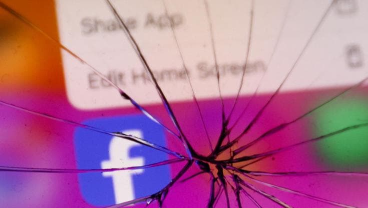 Meta ha registrato un brevetto per consentire la presenza sui social media anche delle persone decedute. 1