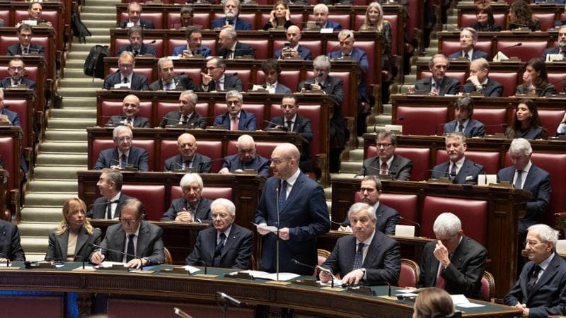 Modifiche regolamentari alla Camera: approvata la restrizione sui cambi di schieramento e il nuovo statuto per le opposizioni. 1