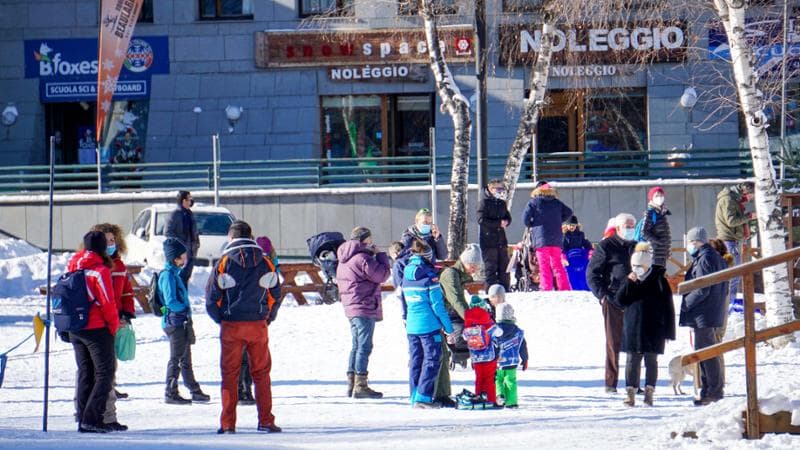 Neve preziosa, un tempo si viveva la settimana bianca. 1