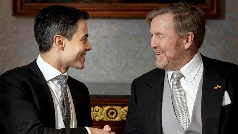 Olanda, si forma il governo di minoranza guidato dall'europeista Jetten: il premier è il più giovane di sempre e appartiene alla comunità LGBTQ+. 1