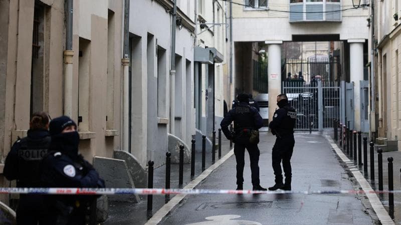 Parigi, evacuata la sede di France Insoumise a causa di un allerta bomba. 1