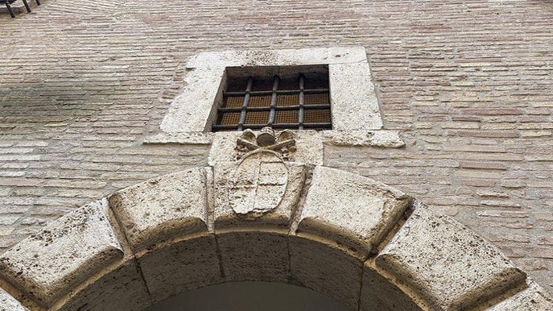 Processo in Vaticano, le difese contestano le decisioni di Francesco e citano Leone. 1