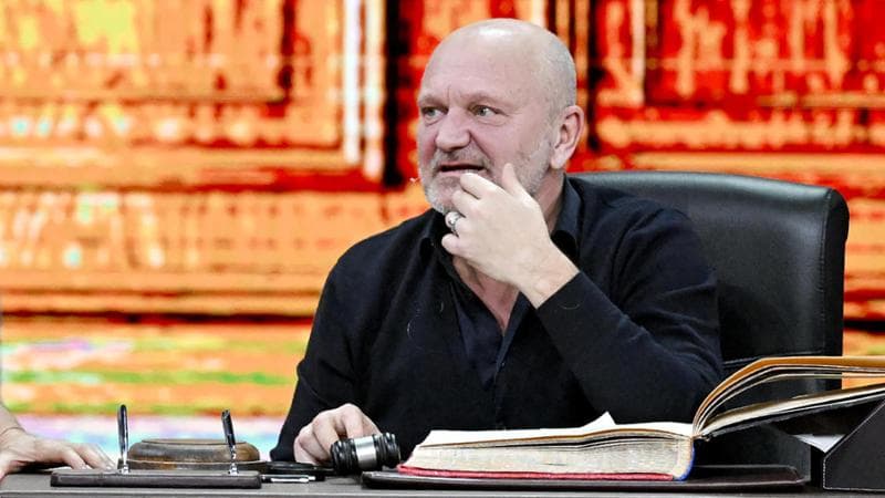 Pucci si ritira da Sanremo: chi è il comico tra celtiche, sessismo e omofobia 1