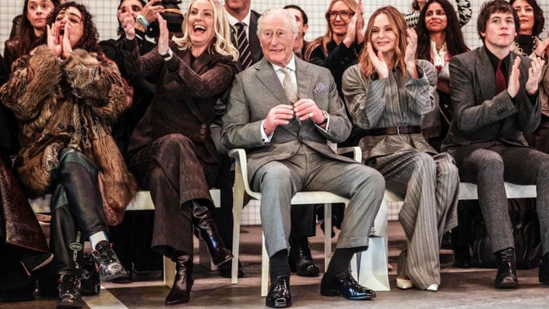 Re Carlo allontana l'ex Principe Andrea: “Supporto alle istituzioni” 1