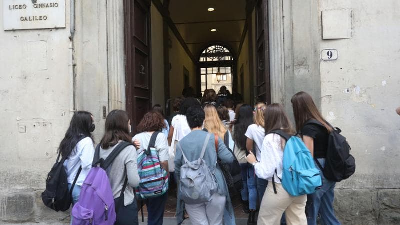 Scadenza imminente per la scelta della scuola: i licei hanno già raggiunto il limite massimo di iscrizioni. 1