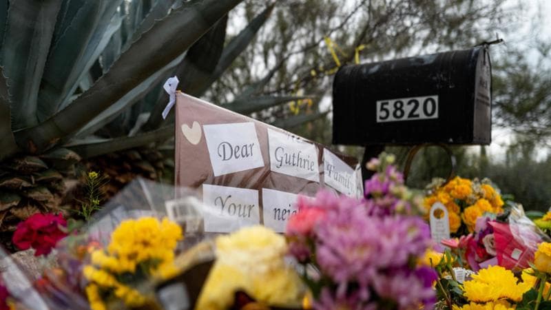 Scomparsa di Nancy Guthrie, rinvenuto un guanto. Un giornalista esperto di gossip si propone come intermediario. 1