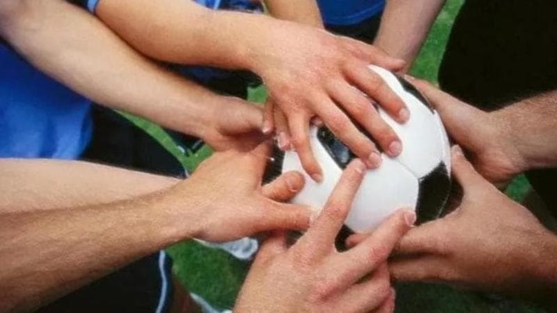 Sostegno esclusivamente con applausi, oltre 300 club calcistici: “Promuoviamo una competizione più equilibrata” 1