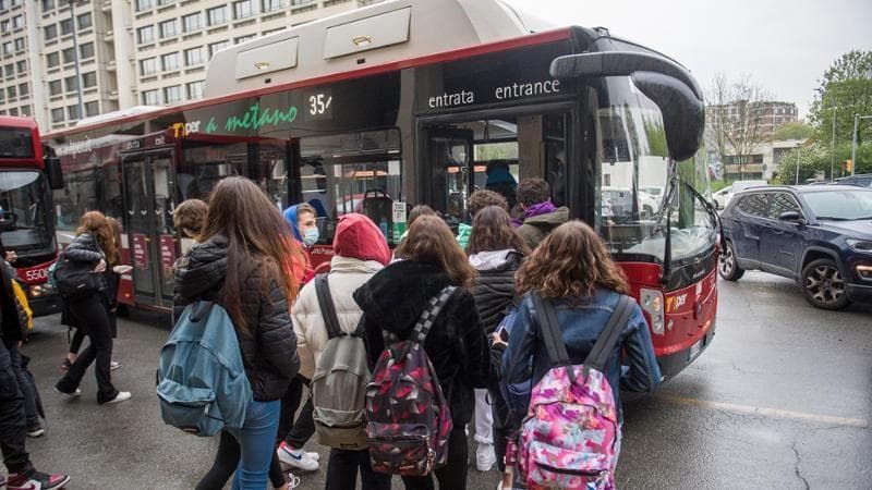 Un ragazzo disabile di 15 anni costretto a scendere dal bus dopo aver informato l'autista di aver dimenticato l'abbonamento. 1