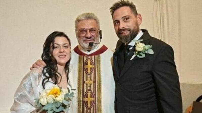 Un vedovo si ordina sacerdote e officiando le nozze del proprio figlio: “Comprendo i fedeli, ho condiviso la loro esperienza” 1
