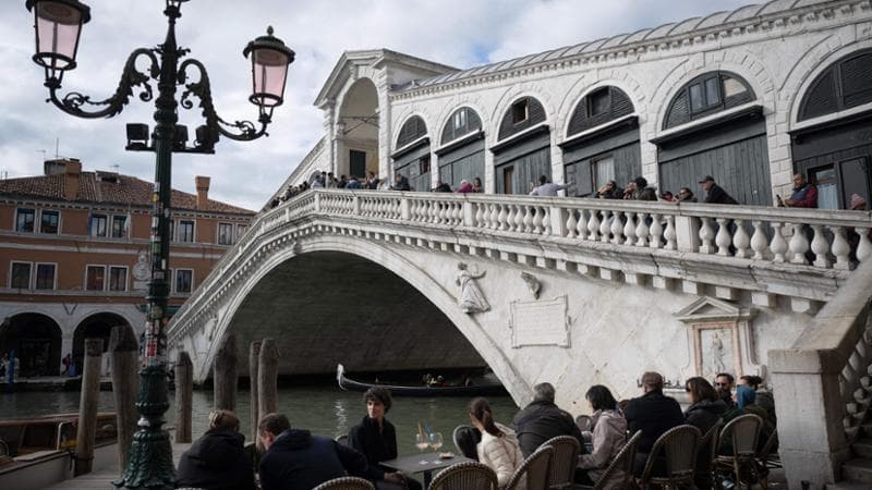 Venezia, due cugini britannici arrestati dopo aver accoltellato un uomo che difendeva una giovane donna. 1