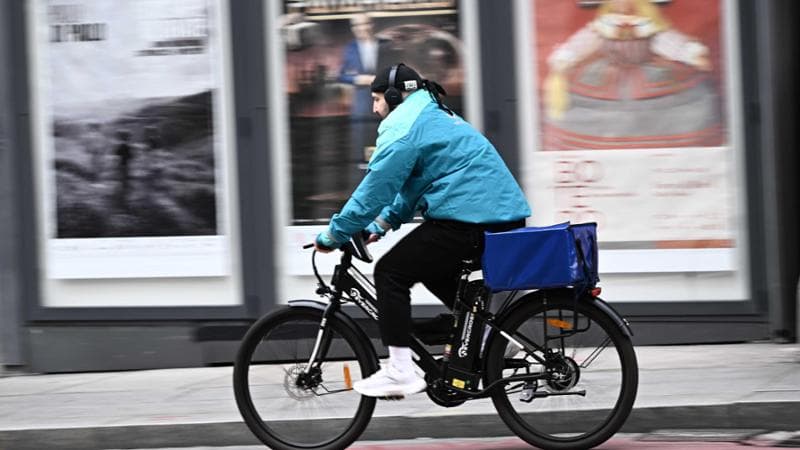 Addio panini, i rider consegnano a scuola. Controversia con i dirigenti scolastici sul servizio di food delivery. 2