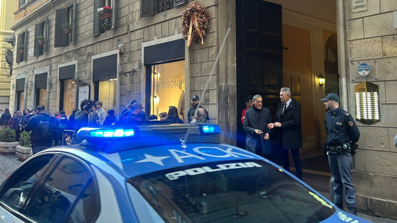 Allerta per un ordigno esplosivo presso la sede di FdI a Roma, successivamente revocata. Ricevuta una telefonata anonima anche a Palazzo Grazioli. 1