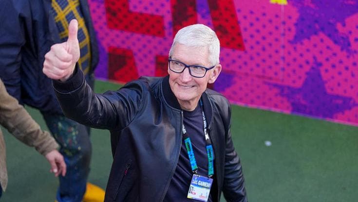 Apple, Tim Cook festeggia cinquant'anni di "pensare in modo diverso" 3