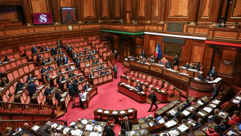 Approvazione del ddl contro l'antisemitismo da parte del Senato. I Democratici si uniscono alla destra, mentre 5 Stelle e Avs si oppongono. 1