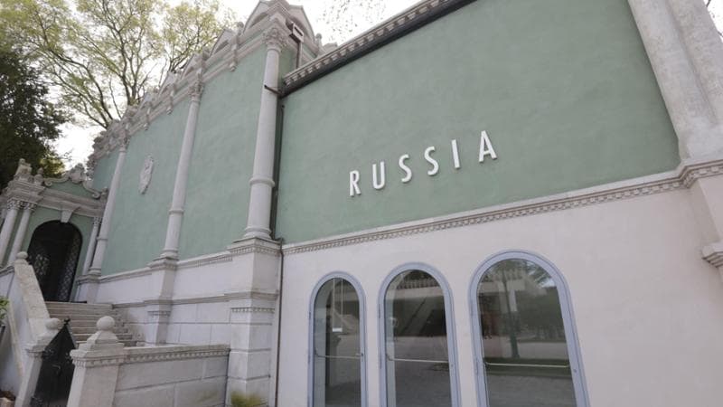 Biennale, la questione in Parlamento. Salvini: Giuli è un ingenuo. 2