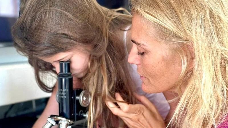 Claudia Zanella: “La mia esperienza con Penelope, una figlia brillante e instancabile di 10 anni che interpreta Platone” 2