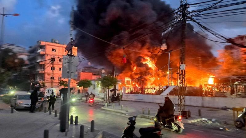 Colpita l'Unifil, gravi feriti tra i caschi blu in Libano. Teheran lancia missili contro i bunker. 1