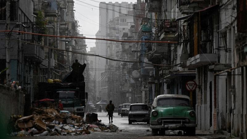 Cuba affonda nell'oscurità, mentre l'embargo e il regime castrista spengono anche le ultime speranze. 2