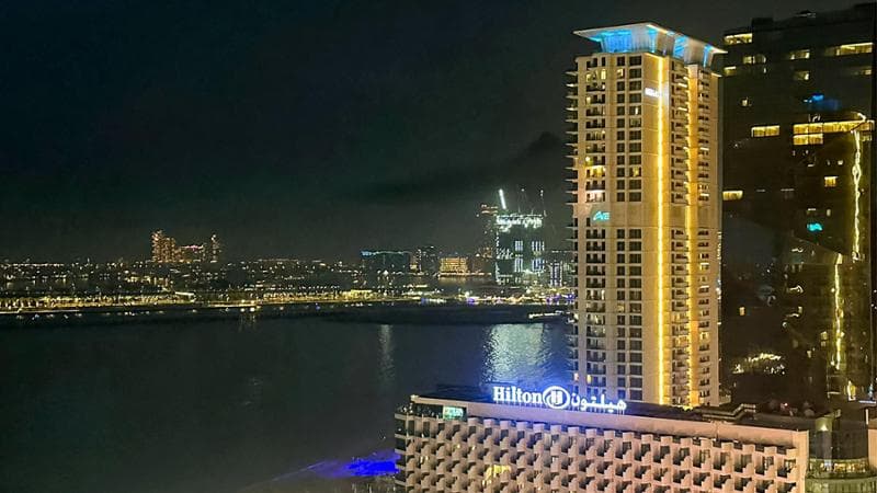 Da Muscat a Dubai, il percorso opposto a chi fugge dal conflitto. 1