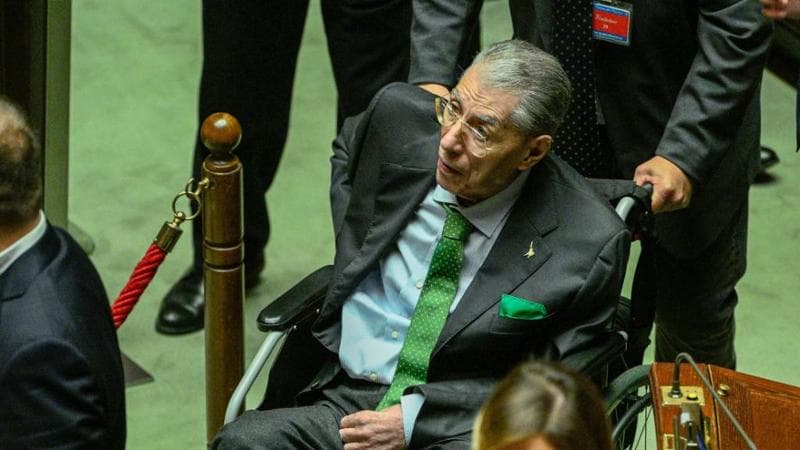 Dall'ictus cerebrale all'emiparesi: la condizione di Umberto Bossi. 2