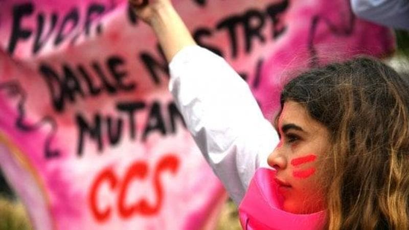 Disparità di genere: il 31% dei giovani della generazione Z ritiene che la moglie debba seguire le direttive del marito. 1