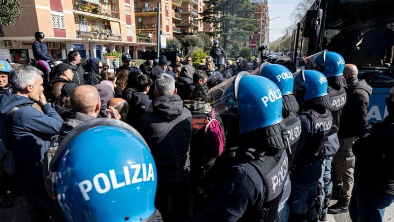 Divieto di presidio a Roma per commemorare i due anarchici deceduti, 91 arresti preventivi effettuati. 2