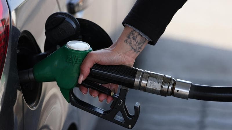 Emergenza carburante, sostegni in arrivo a fine mese. Lega chiede di fissare il prezzo. 2