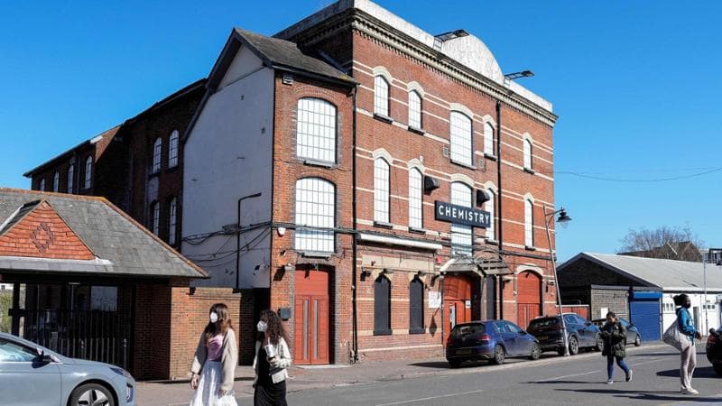 Emergenza meningite nel Regno Unito: i casi sono aumentati a 20. Appello di Starmer: “Presentatevi per ricevere assistenza” 2