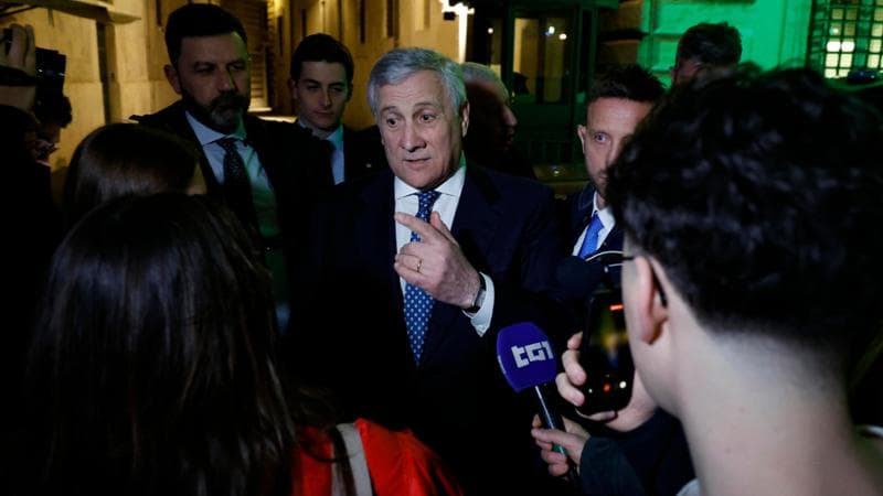 Forza Italia, rinviato l'incontro tra Berlusconi e Tajani. Contestazioni nei confronti di Barelli. 2
