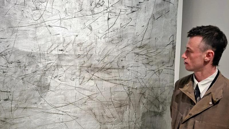 George Rouy, l'artista che crea opere mentre ascolta audiolibri 2