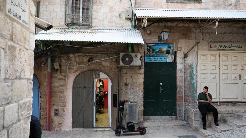 Gerusalemme, il cielo preoccupa: schegge del missile iraniano sfiorano i luoghi sacri 2
