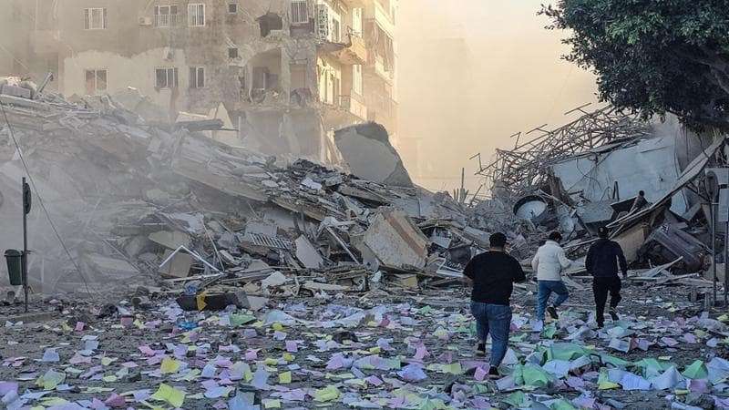 Hezbollah colpisce e l'IDF bombarda Beirut: la milizia diventa illegale. 1