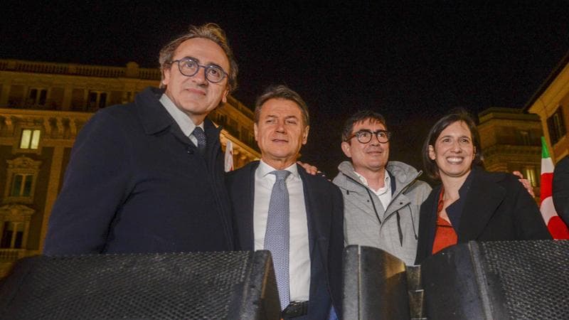 Il campo largo recupera terreno ma è spaccato riguardo alle primarie. Schlein: non è una priorità. 2