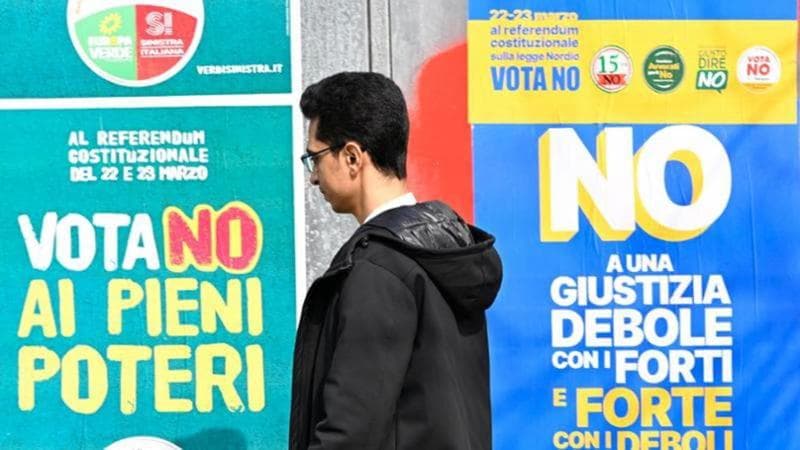 "Il comitato del no all'Agcom segnala la par condicio notturna nei tg Mediaset" 3