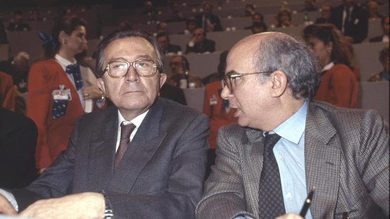 Il Senatùr, Pomicino e le due cerimonie: ultimi echi di un'epoca politica passata 2