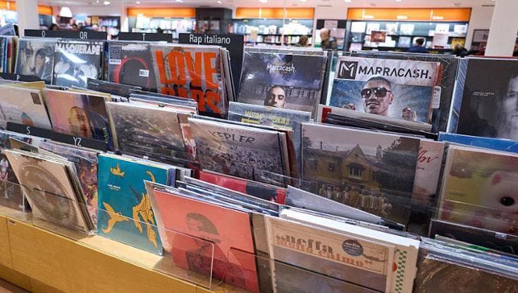 Il settore musicale in Italia supera quello cinematografico, raggiungendo un valore di 500 milioni di euro nel 2025. 2