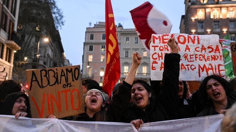 Il successo del no al referendum anima le piazze italiane: “Oggi si apre una nuova era” 2