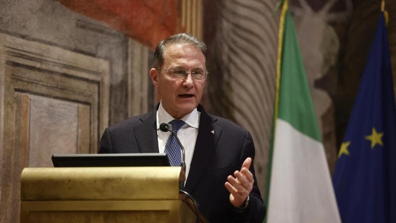 Il viceministro Cirielli: “Ho incontrato l'ambasciatore russo mesi fa, la Farnesina era a conoscenza”. Pd chiede le dimissioni. 2
