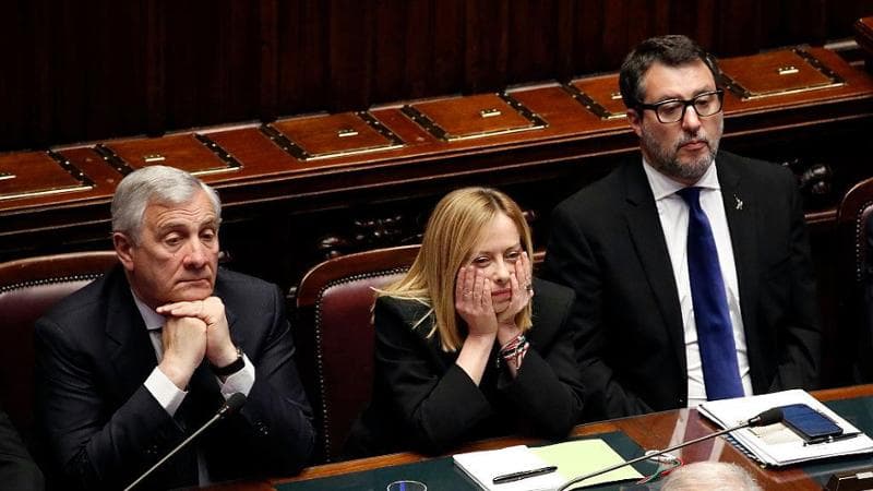 Incontro nella residenza di Meloni, preoccupazione per il calo nei sondaggi. L'opposizione: si presenti in aula. 2