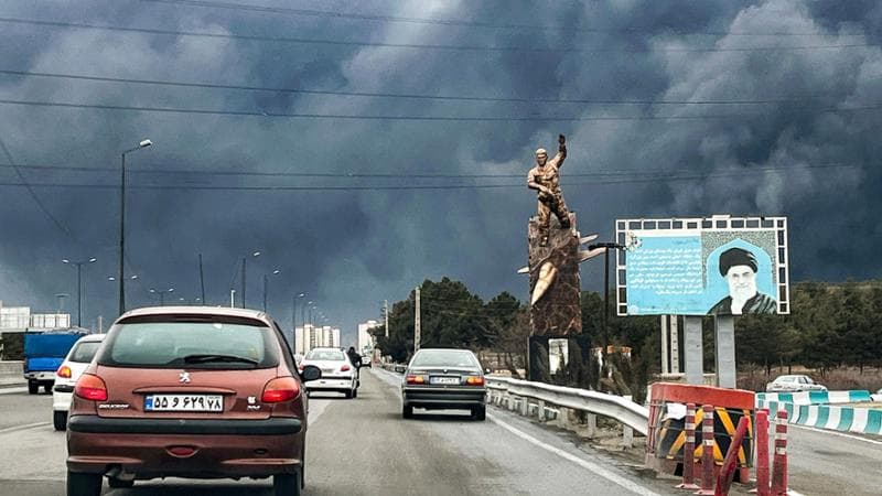 Iran, attaccati i serbatoi di petrolio: formazione di una nube tossica a Teheran. Cresce la tensione tra Stati Uniti e Israele per i bombardamenti. 1