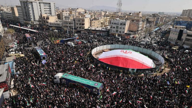 Iran, grande affluenza ai funerali di Larijani. Eliminato anche il direttore dei servizi segreti. 2