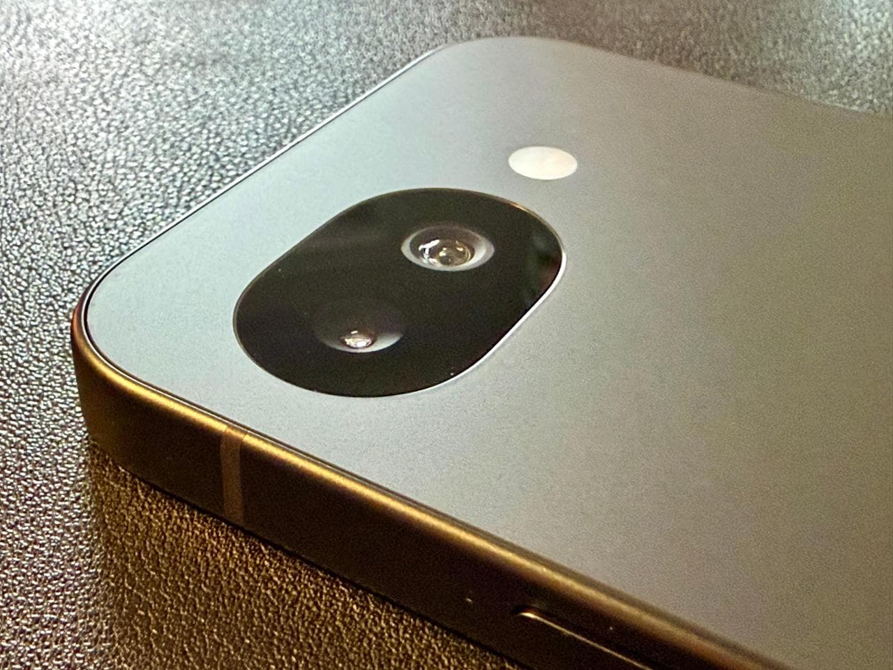 La valutazione del Pixel 10a: Google crea uno smartphone con design piatto. 2